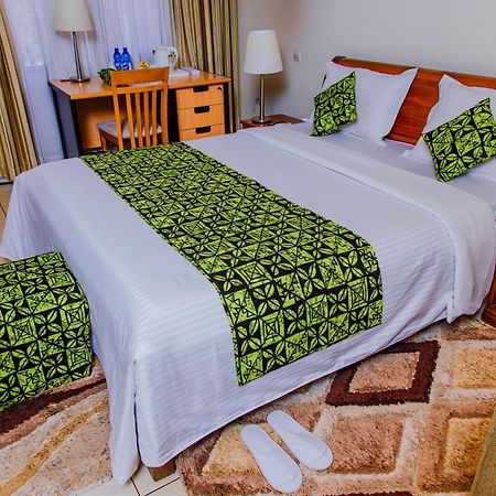 One Click Hotel Кигали Екстериор снимка