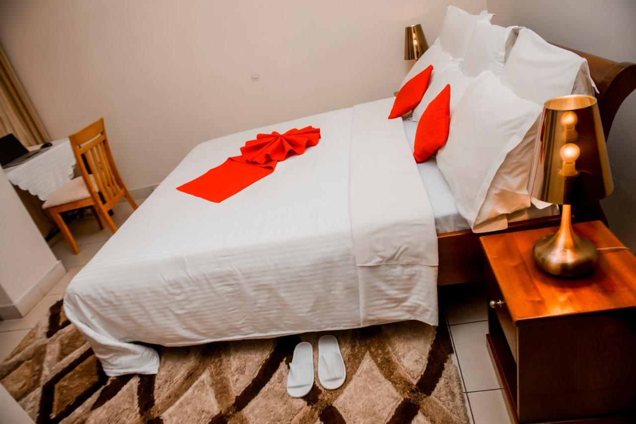 One Click Hotel Кигали Екстериор снимка